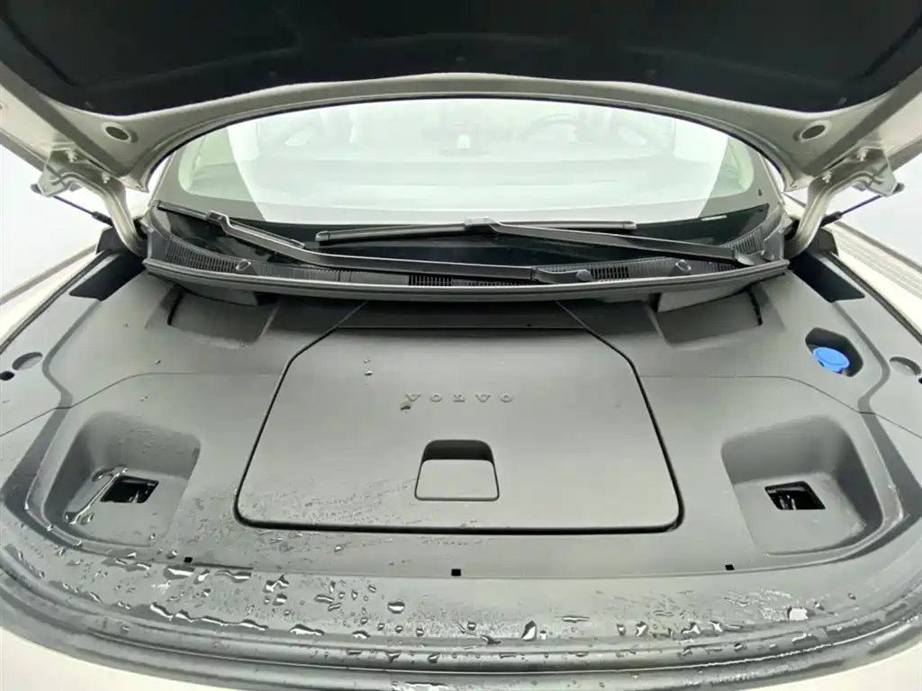 Volvo EM90 2025 Ultra six-seater купить на сайте DeffCars