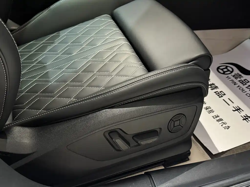 Audi A3 2025 Sportback 35TFSI Flying Spur Exclusive Model купить на сайте DeffCars