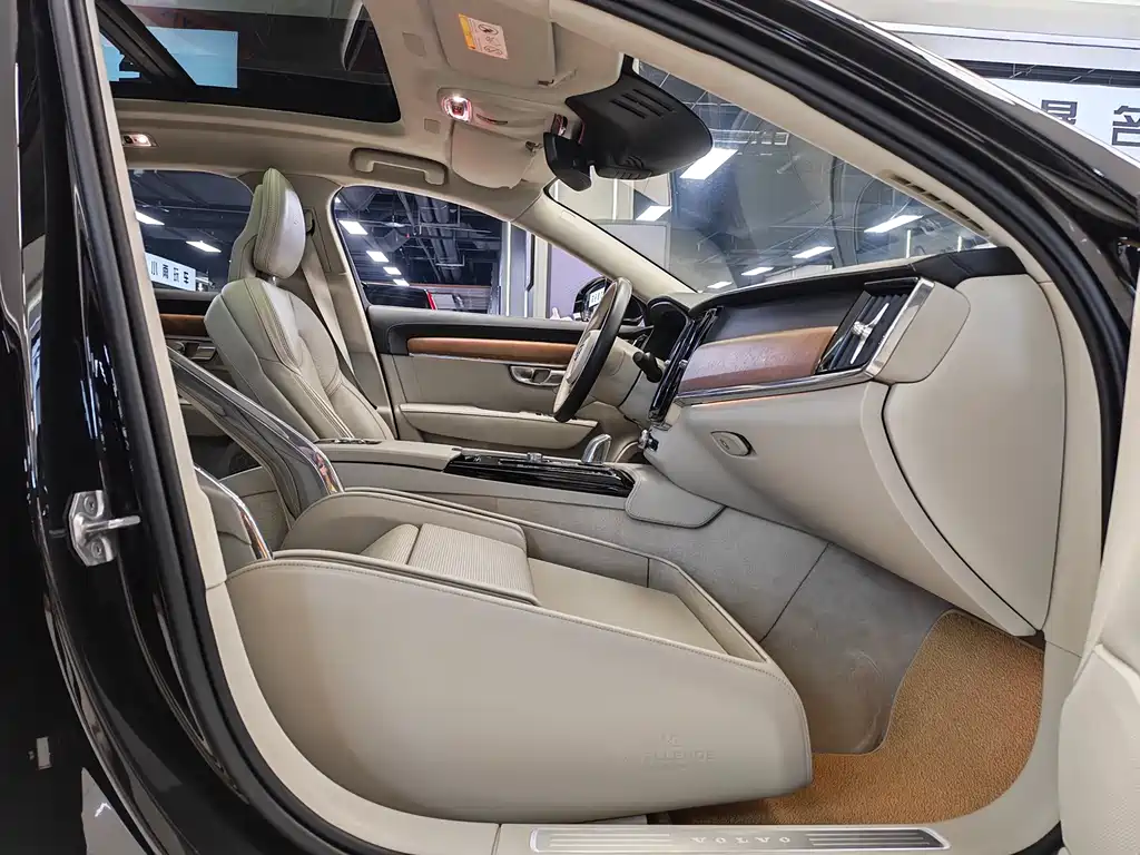 Volvo S90 Plug-in Hybrid 2019 T8 E-Drive Hybrid Honor Edition 3 Seats National VI купить на сайте DeffCars