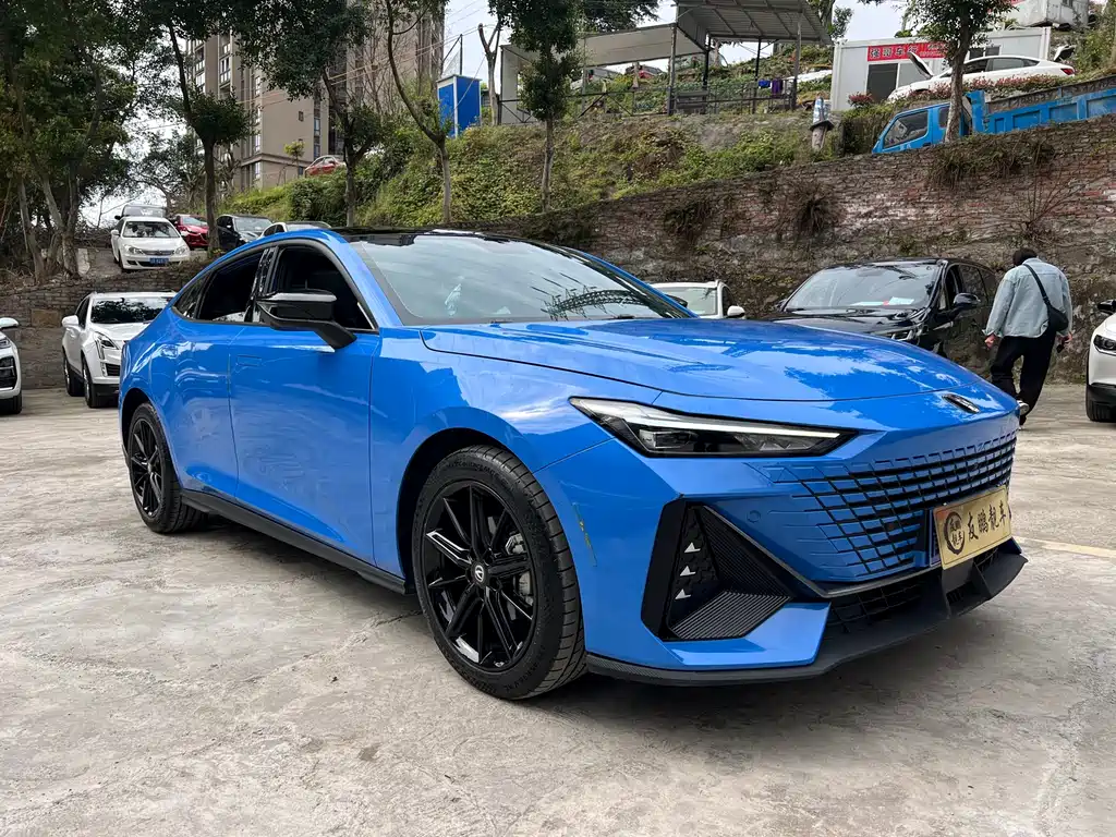 Changan UNI-V 2022 1.5T premium model купить на сайте DeffCars