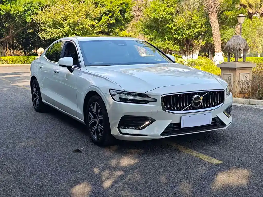 Volvo S60 2024 B4 Zhiyi Luxury Edition купить на сайте DeffCars