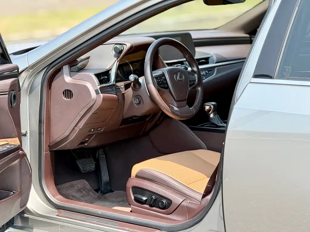 Lexus ES 2020 200 Excellence Edition купить на сайте DeffCars