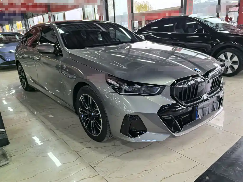 BMW 5 Series 2025 530Li Leading M Sports Package купить на сайте DeffCars