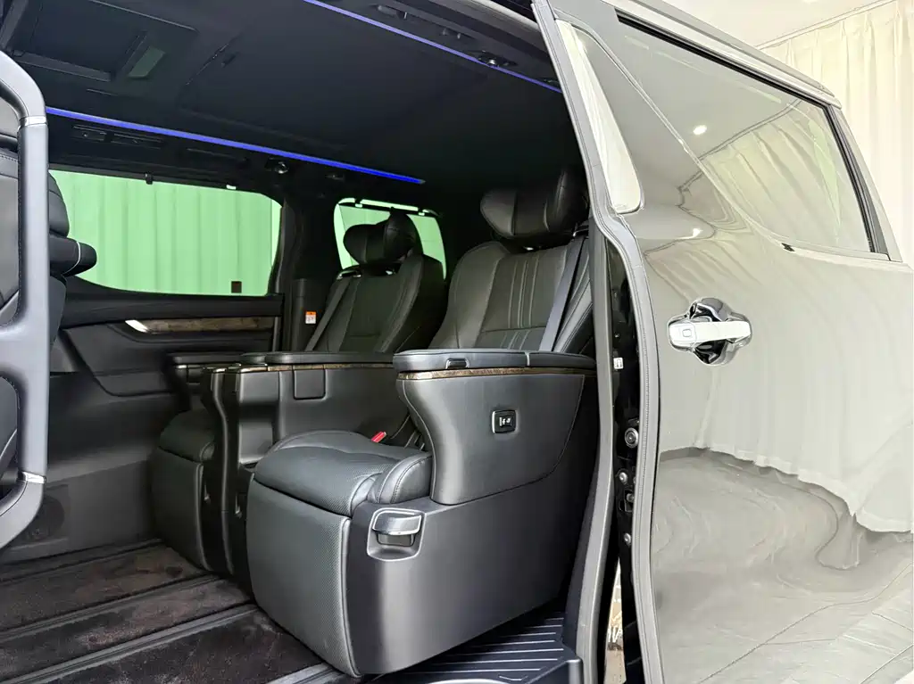 Wilfa 2023 Crown Dual Engine 2.5L HV Premium Edition купить на сайте DeffCars