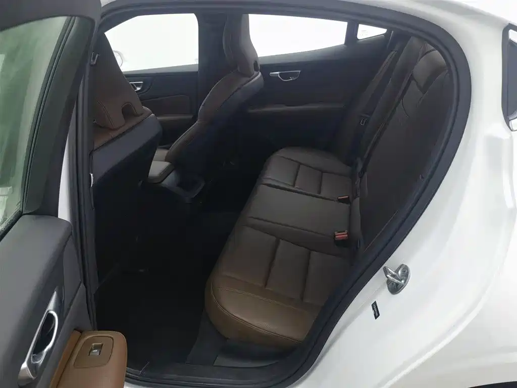 Volvo S60 2023 B4 Zhiyi Luxury Edition купить на сайте DeffCars
