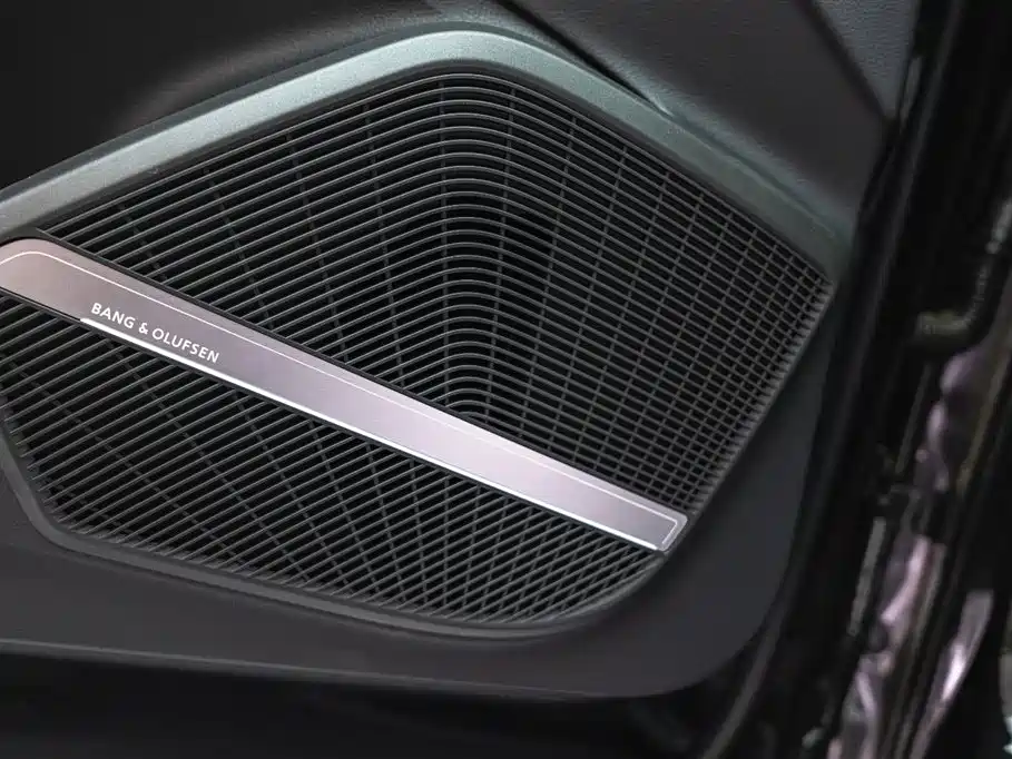 Audi Q5L 2026 45th Anniversary Collector's Edition 45 TFSI Luxurious and Dynamic купить на сайте DeffCars