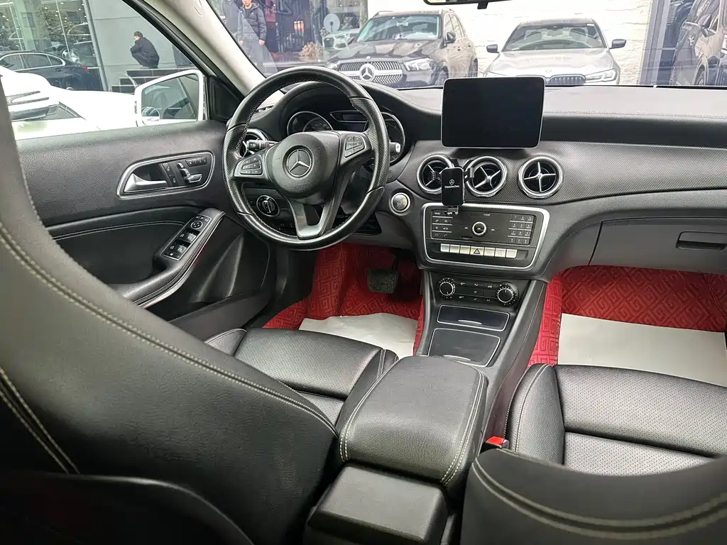 Mercedes-Benz GLA 2018 GLA 200 Fashion Model купить на сайте DeffCars