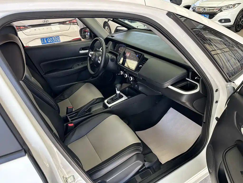 Fit 2022 1.5L CVT Trendy Sunroof Edition купить на сайте DeffCars