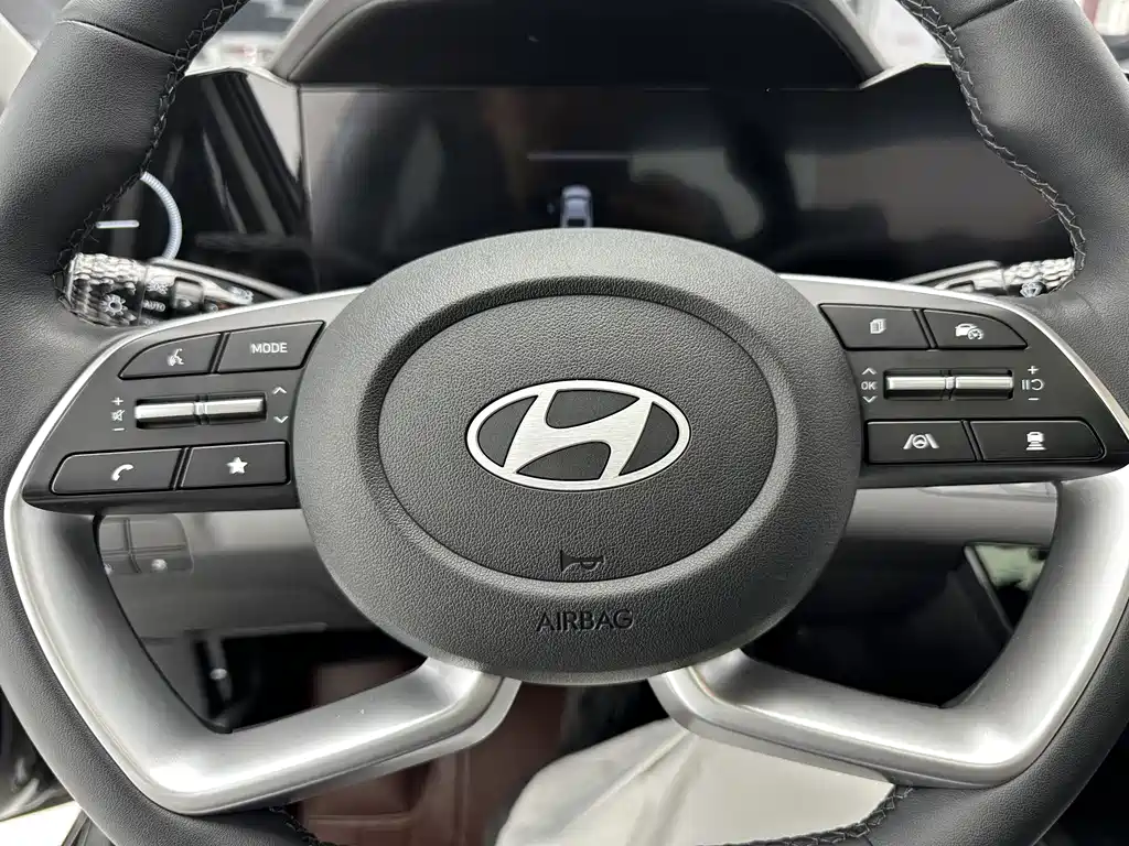 Elantra 2023 1.5L CVT LUX Premium Edition купить на сайте DeffCars