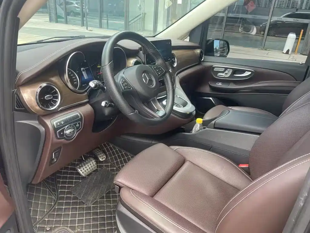 Mercedes-Benz V-Class 2022 V 260 L Long Wheelbase Luxury Edition купить на сайте DeffCars