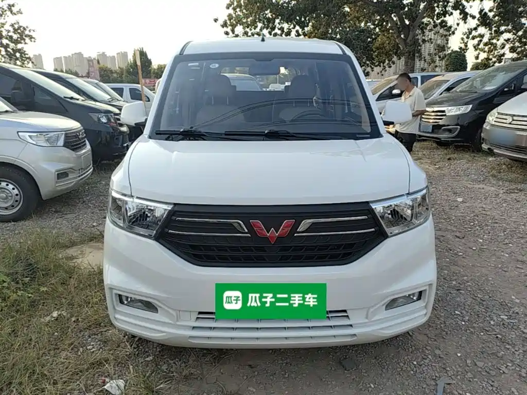 Wuling Hongguang V 2022 1.5L Enjoyable Edition Electric Power Assist LAR купить на сайте DeffCars