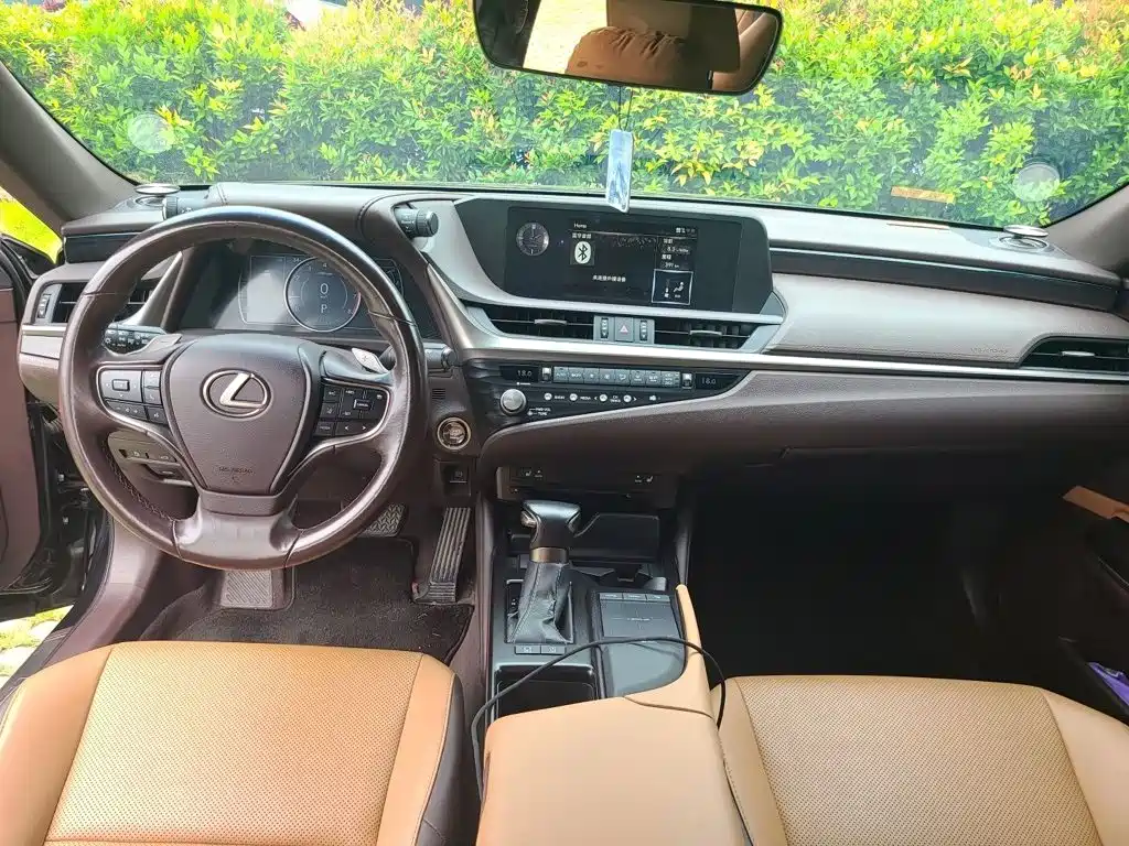 Lexus ES 2020 200 Excellence Edition купить на сайте DeffCars