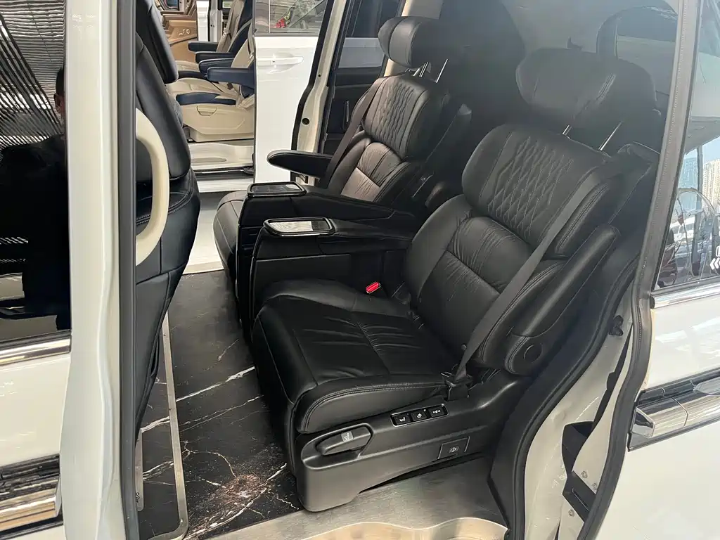 Alison 2022 2.0L e:HEV Deluxe Edition купить на сайте DeffCars