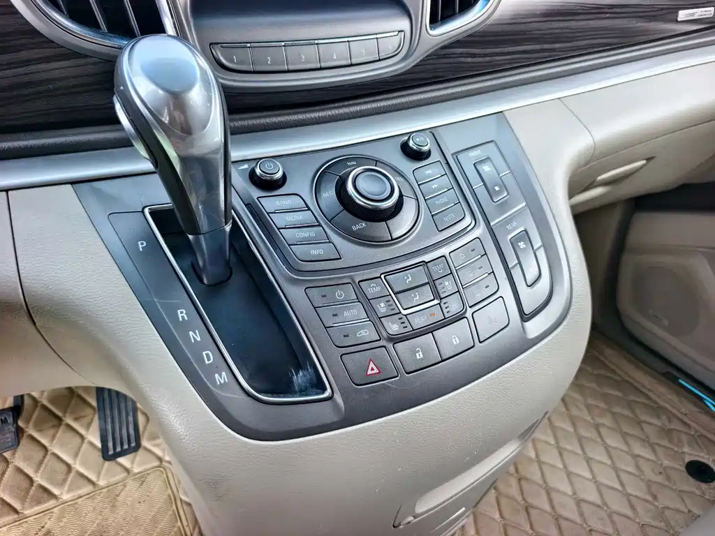 Buick GL8 2013 3.0L XT luxury business flagship version купить на сайте DeffCars