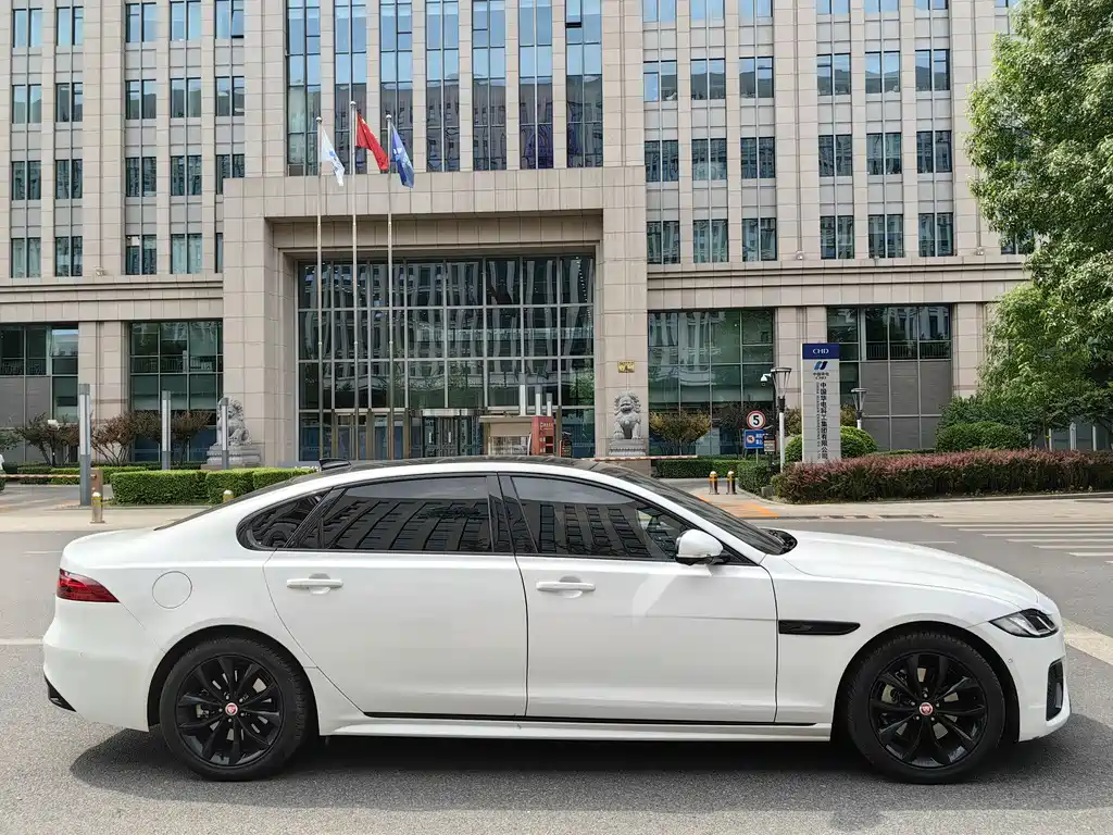 Jaguar XFL 2021 XFL 2.0T P250 four-wheel drive obsidian sports version купить на сайте DeffCars