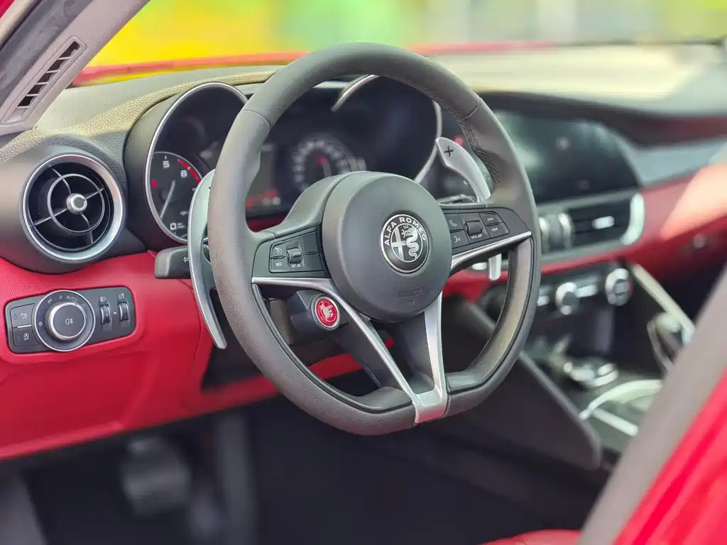 Giulia Juliet 2019 2.0T 280HP Black Package Black Label Limited Edition купить на сайте DeffCars
