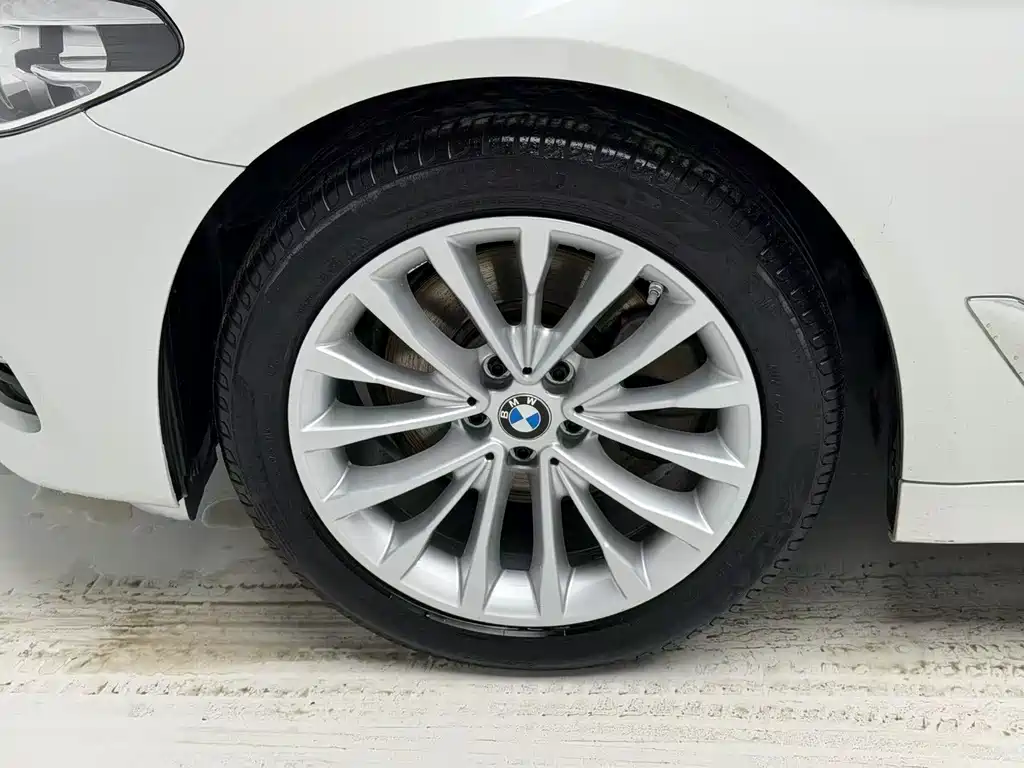 BMW 5 Series 2019 facelift 525Li luxury package купить на сайте DeffCars