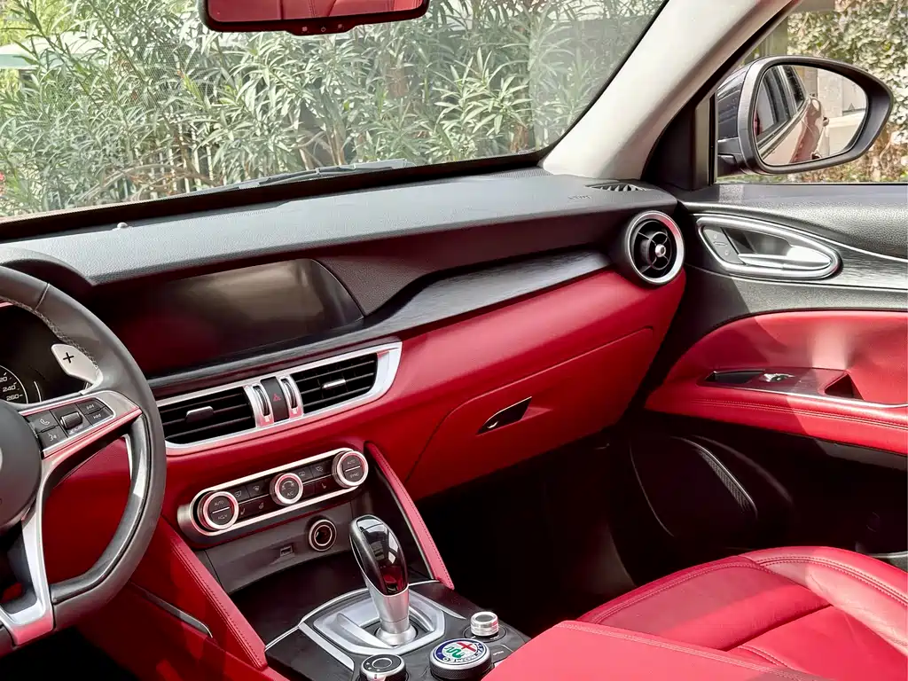 Stelvio 2017 2.0T 280HP Deluxe Edition купить на сайте DeffCars