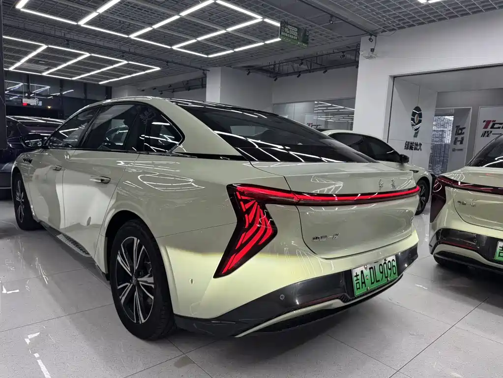 Hongqi EH7 2024 690 Pro купить на сайте DeffCars