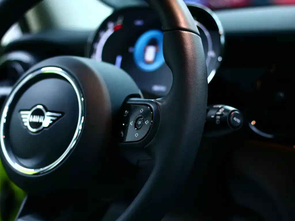 MINI 2023 facelift 1.5T COOPER Artist five-door version купить на сайте DeffCars