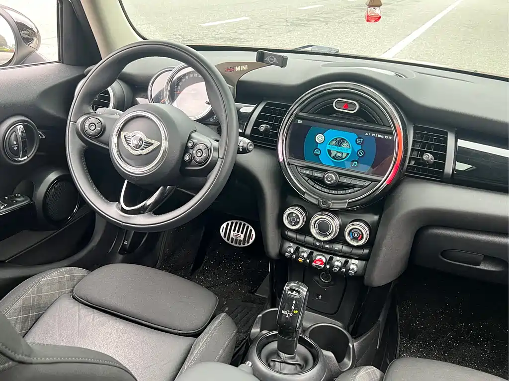 MINI 2018 1.5T COOPER Classic Five-Door Edition купить на сайте DeffCars