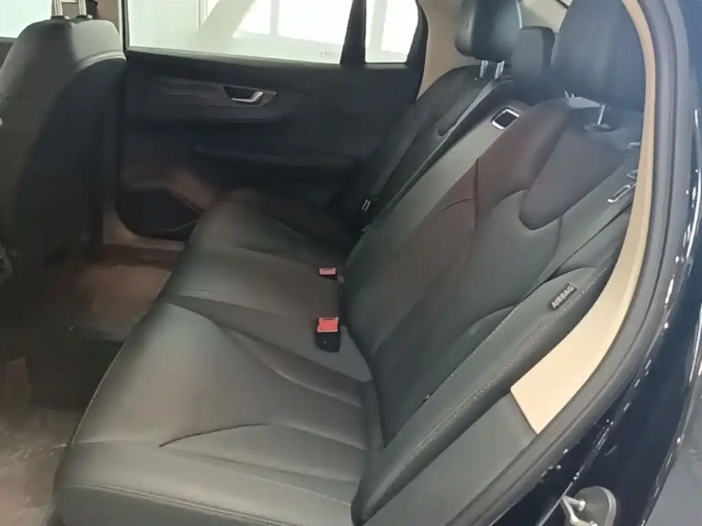 Hongqi E-QM5 2023 basic travel version купить на сайте DeffCars