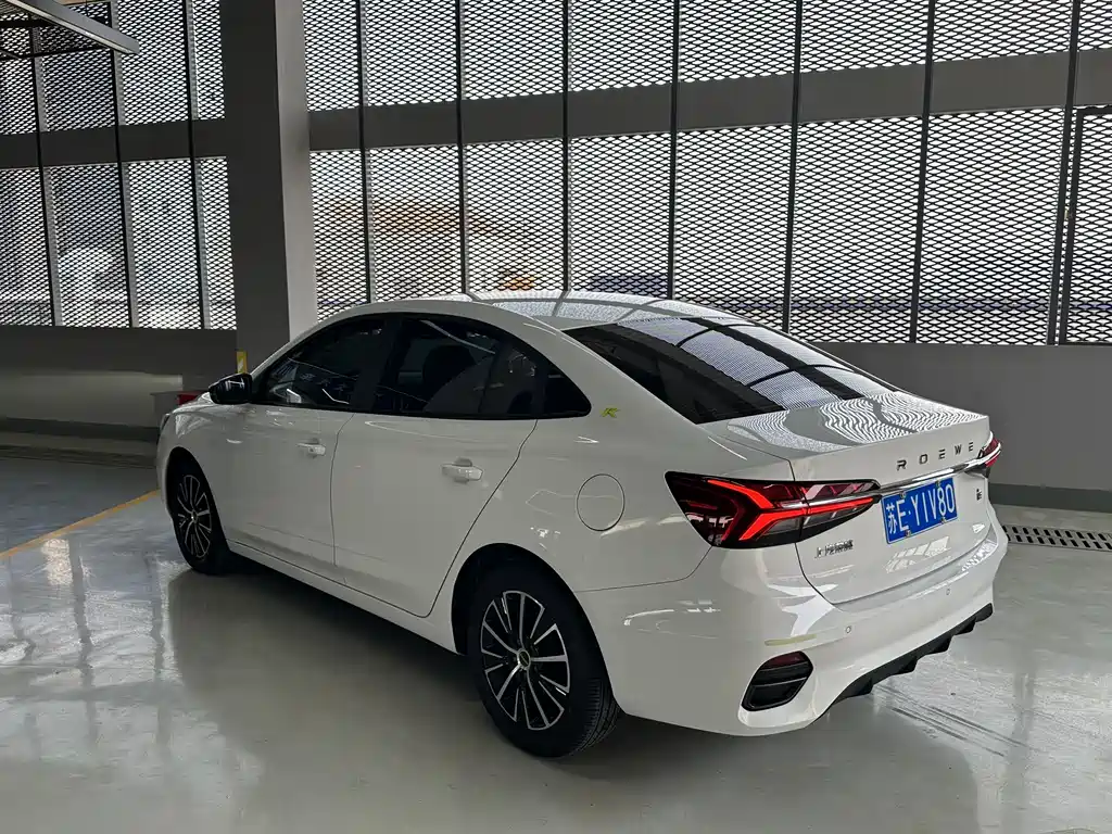 Roewe i5 2021 1.5L CVT Platinum Edition купить на сайте DeffCars