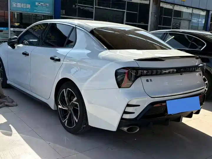 Lynk & Co 03 2023 1.5TD DCT Pro купить на сайте DeffCars