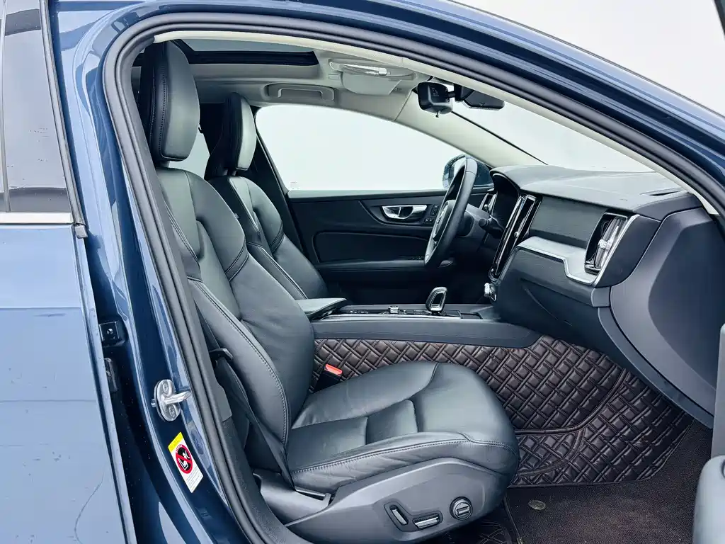 Volvo S60 2023 B4 Zhiyuan Luxury Edition купить на сайте DeffCars