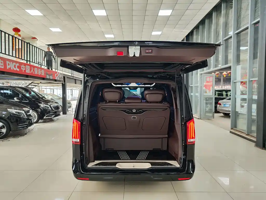 Mercedes-Benz V-Class 2022 V 260 L Long Wheelbase Premium Edition купить на сайте DeffCars