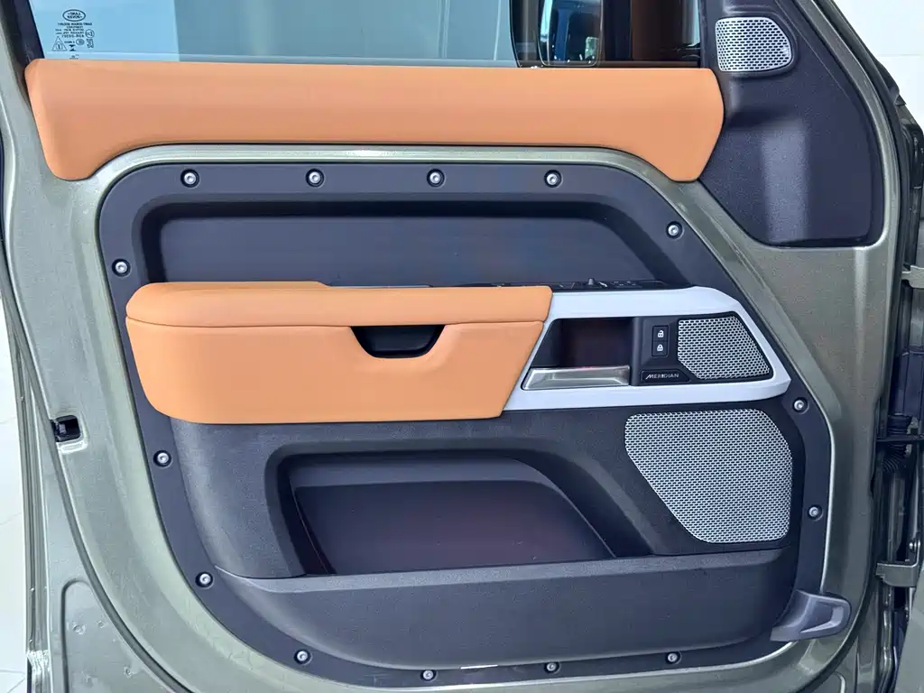 Land Rover Defender 2023 130 3.0T P400 HSE купить на сайте DeffCars