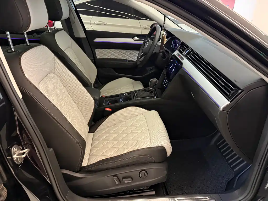 Magotan 2024 model 2 million public model 330TSI DSG luxury model купить на сайте DeffCars