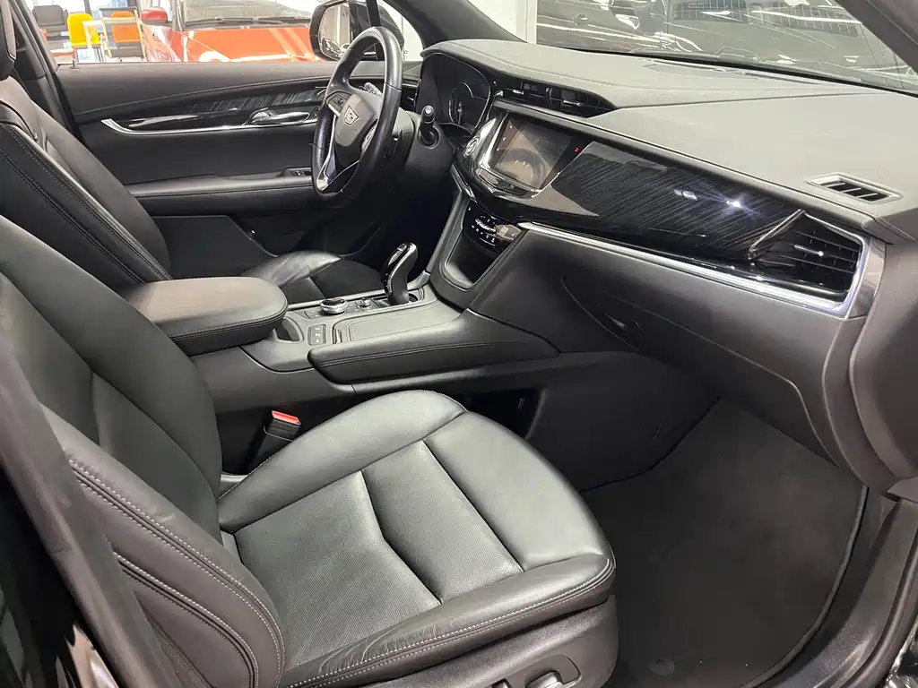 Cadillac XT6 2020 28T six-seat luxury model купить на сайте DeffCars