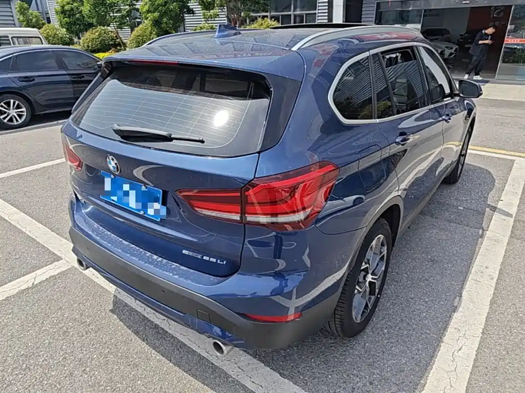 BMW X1 2021 sDrive25Li Leading Model купить на сайте DeffCars