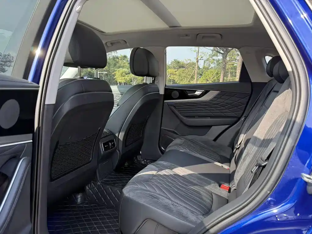 Hongqi HS5 2022 2.0T Zhilian Flagship Edition купить на сайте DeffCars