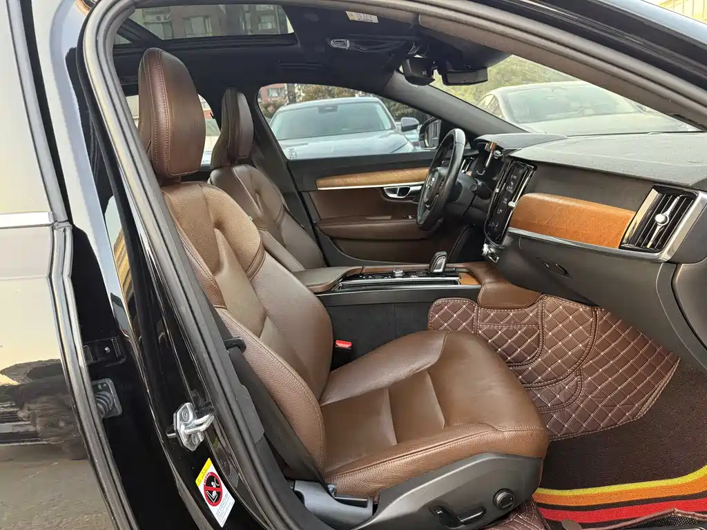 Volvo S90 2021 B5 Zhiyi Luxury Edition купить на сайте DeffCars