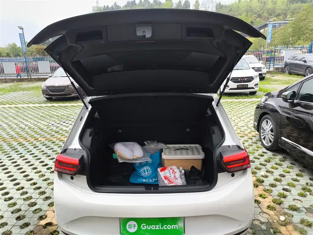 Volkswagen ID.3 2025 Smart Model Outstanding Edition купить на сайте DeffCars