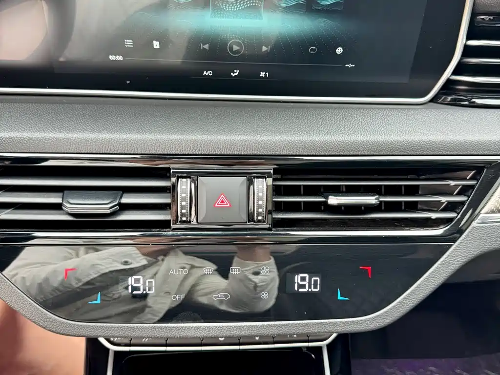 Hongqi HS5 2019 2.0T Zhilian Flagship Edition купить на сайте DeffCars