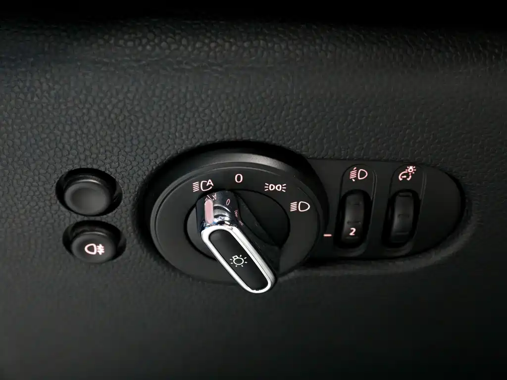 MINI 2023 1.5T COOPER Artist Five-Door Edition купить на сайте DeffCars