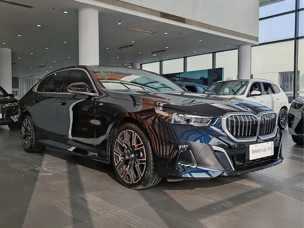 BMW 5 Series 2024 530Li Exclusive M Sports Package купить на сайте DeffCars