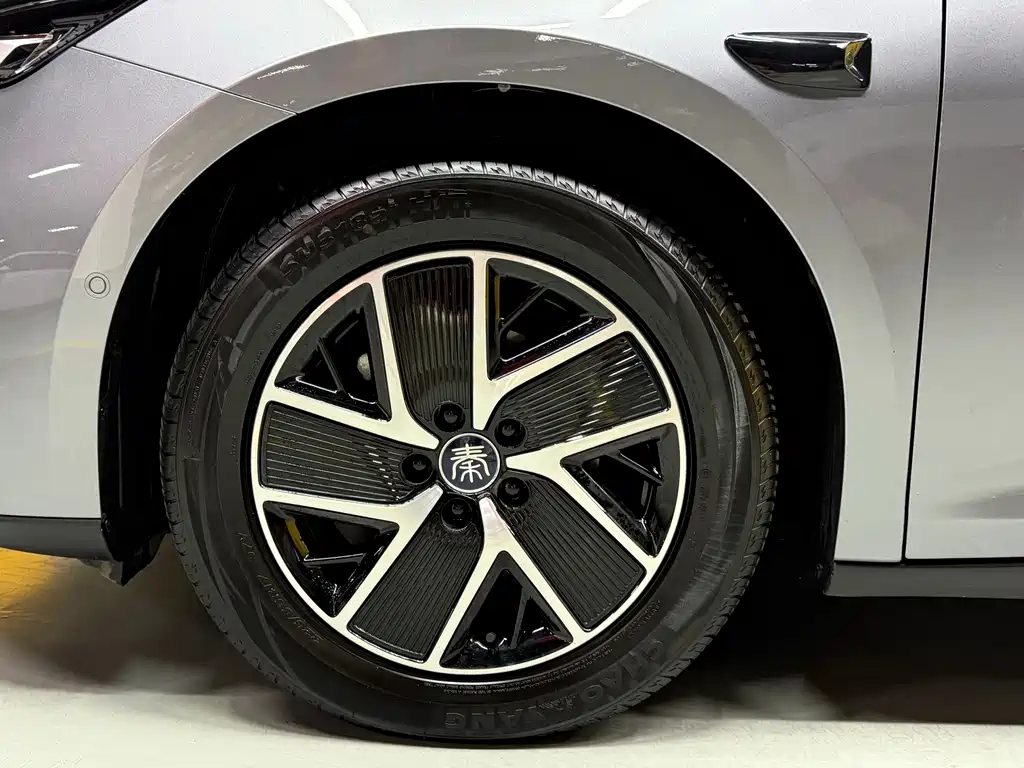 Qin L 2025 DM-i Smart Driving Edition 120KM Transcendent Type купить на сайте DeffCars