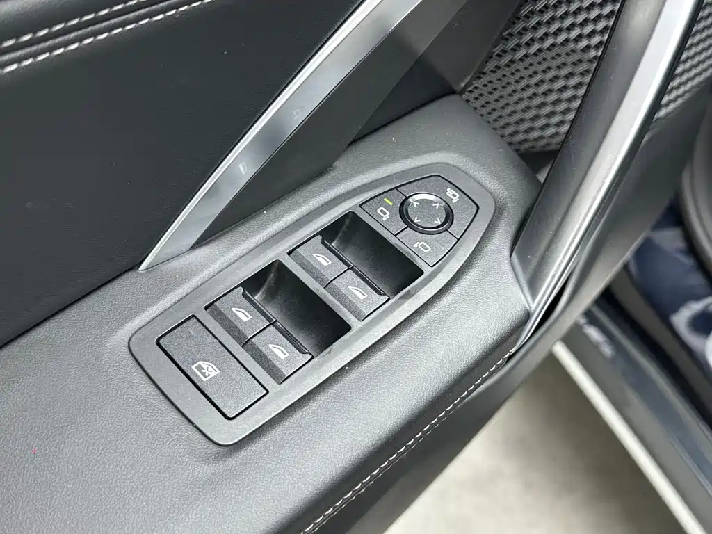 BMW X1 2023 sDrive20Li X Design Package купить на сайте DeffCars