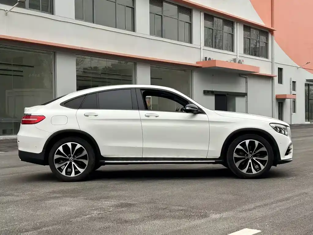 Mercedes-Benz GLC Coupe 2017 GLC 300 4MATIC Coupe SUV купить на сайте DeffCars