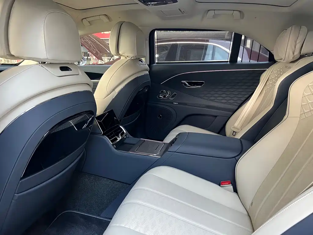 Flying Spur 2024 4.0T V8 Mulliner купить на сайте DeffCars