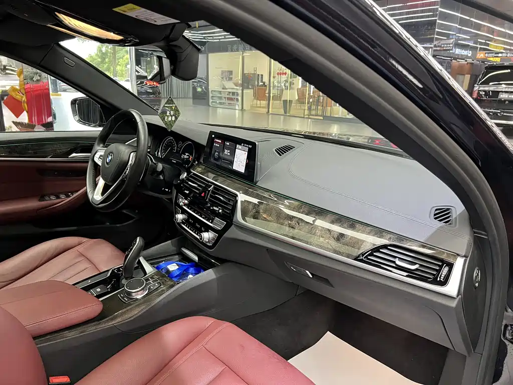 BMW 5 Series 2018 facelift 530Li leading M sports package купить на сайте DeffCars
