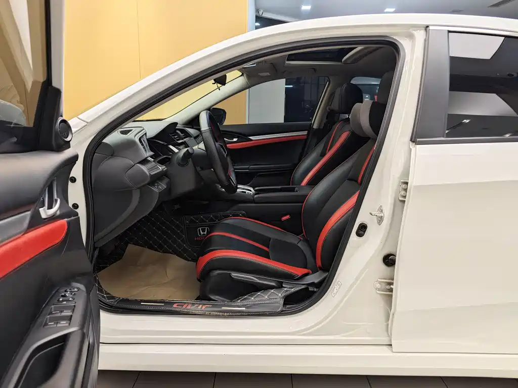 Civic 2019 220TURBO CVT Dynamic Edition National V купить на сайте DeffCars
