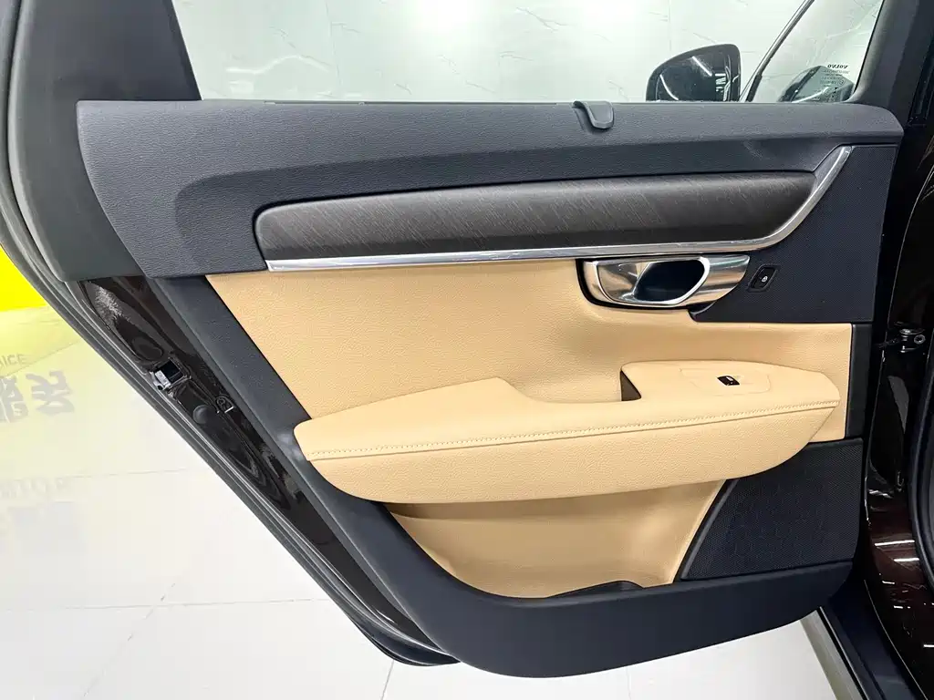 Volvo V90 2019 Cross Country T5 AWD Zhiyuan Edition National V купить на сайте DeffCars