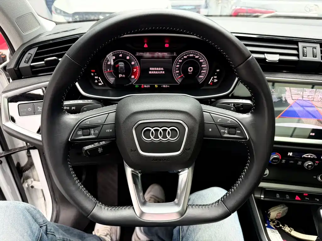 Audi Q3 2022 35 TFSI Fashionable and Dynamic купить на сайте DeffCars