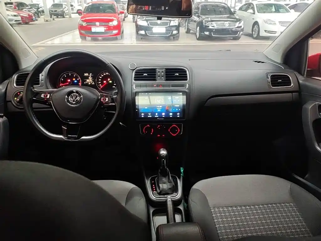 Polo 2016 1.6L automatic comfort model купить на сайте DeffCars