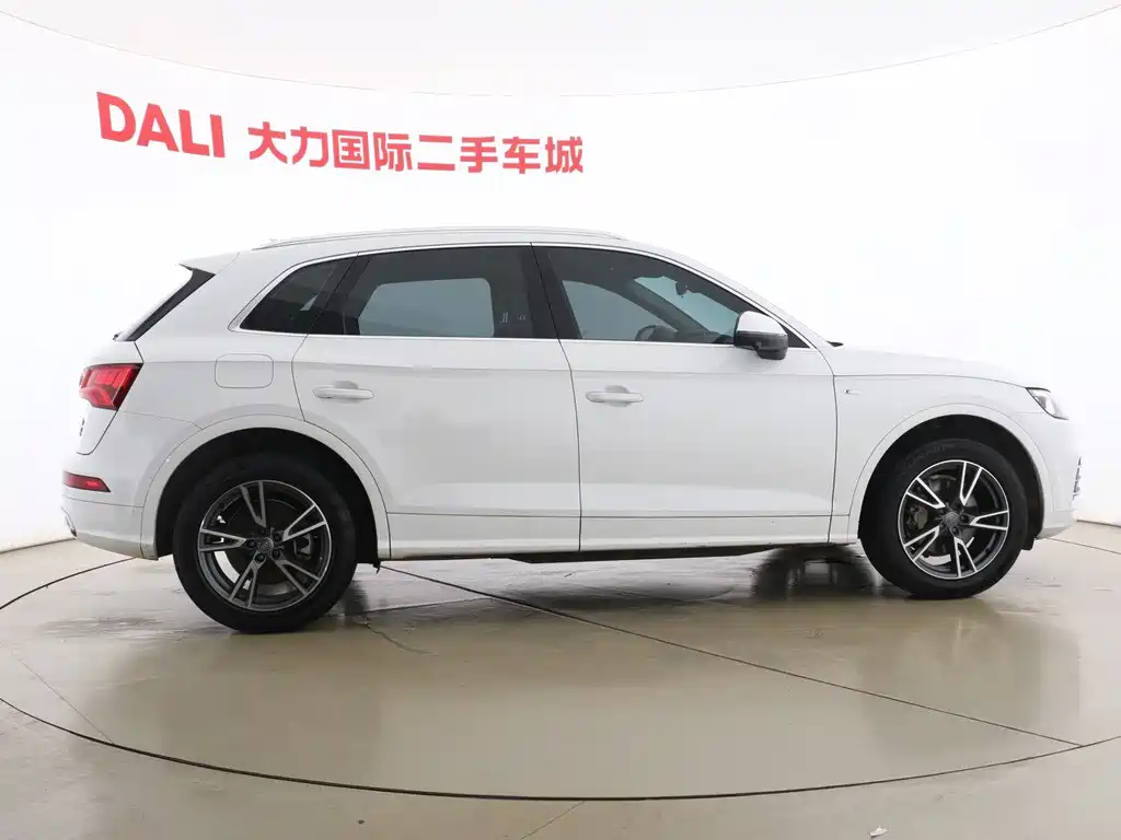 Audi Q5L 2018 40 TFSI enjoys fashionable style, National VI купить на сайте DeffCars
